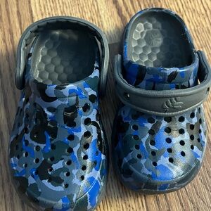 Kids Blue Camouflage Clogs